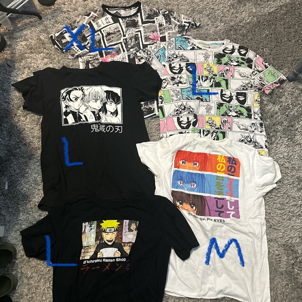 5 T-shirts!! all sizes included, in great condition